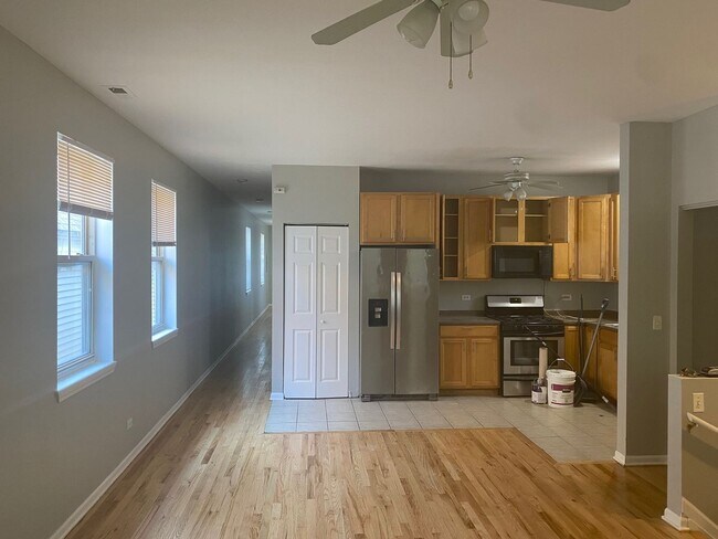 Building Photo - 7012 S Dorchester Ave