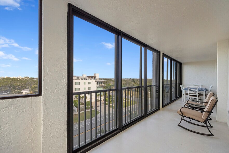 Lanai - 1104 Benjamin Franklin Dr