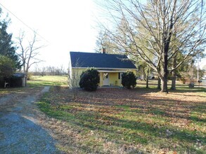 Building Photo - 1 Bedroom single family house in White Post