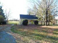 Building Photo - 1 Bedroom single family house in White Post