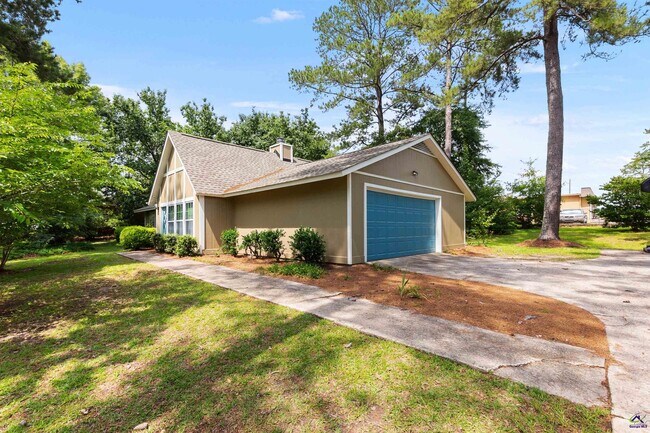 Building Photo - 1100 Kenwood Dr