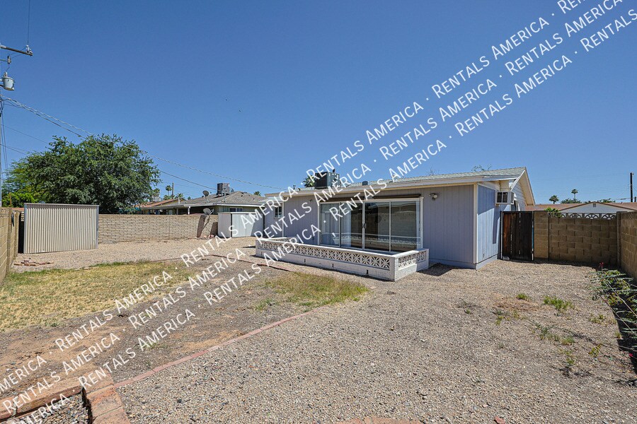 Building Photo - 2114 West Myrtle Ave