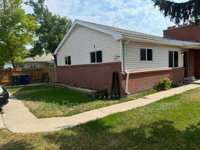 Building Photo - 3737 3325 W