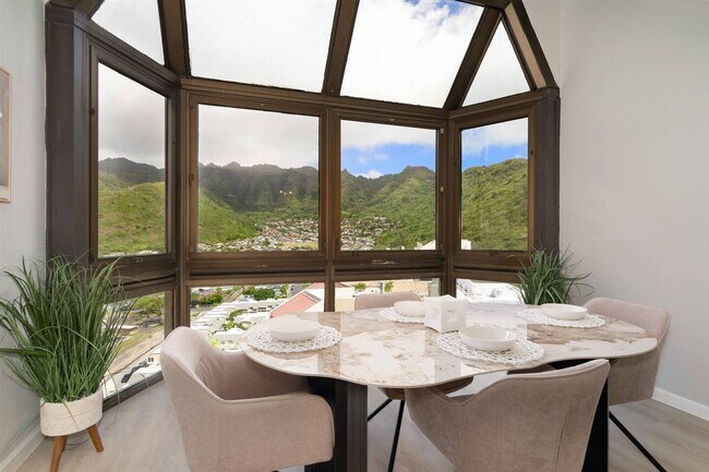 Building Photo - 531 Hahaione St