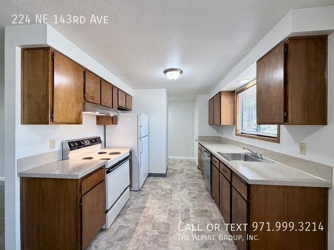 Building Photo - 224 NE 143rd Ave