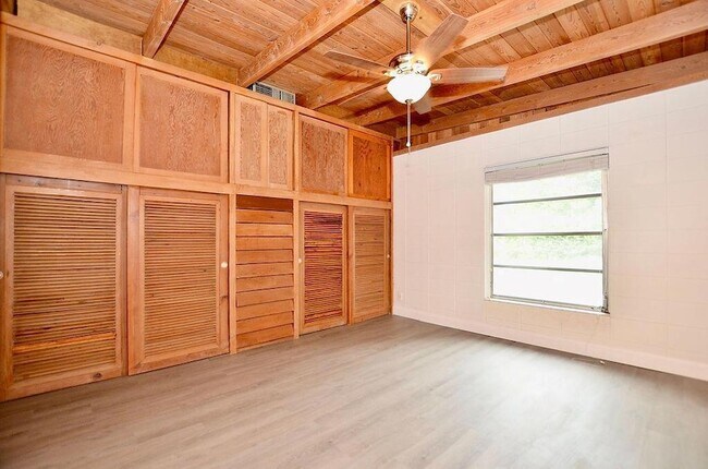 Building Photo - 505 Coconut Ave E