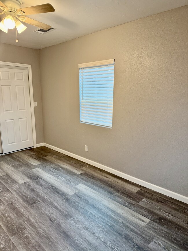 Building Photo - 972 S Hope Ave