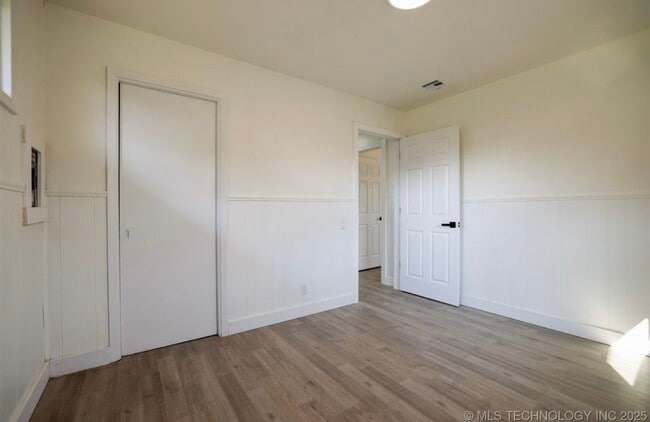 Building Photo - 420 Meadowbrook Ln