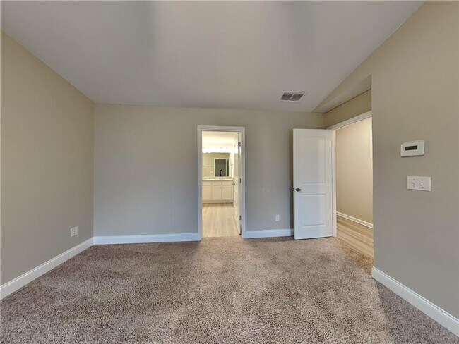 Building Photo - 409 Trickum Hill Dr