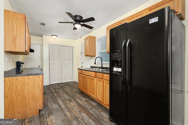 Building Photo - 419 Chamlee Dr