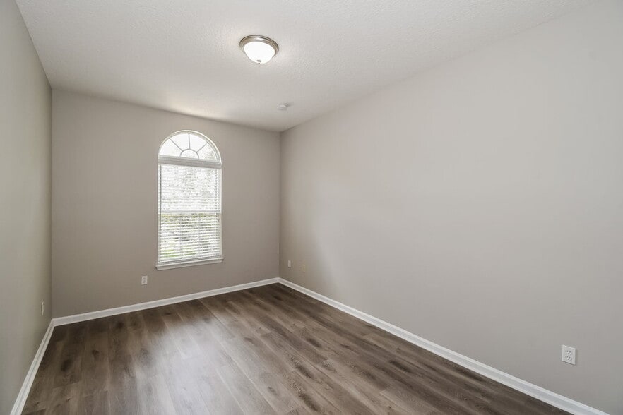 Building Photo - 3325 Horseshoe Trail Dr