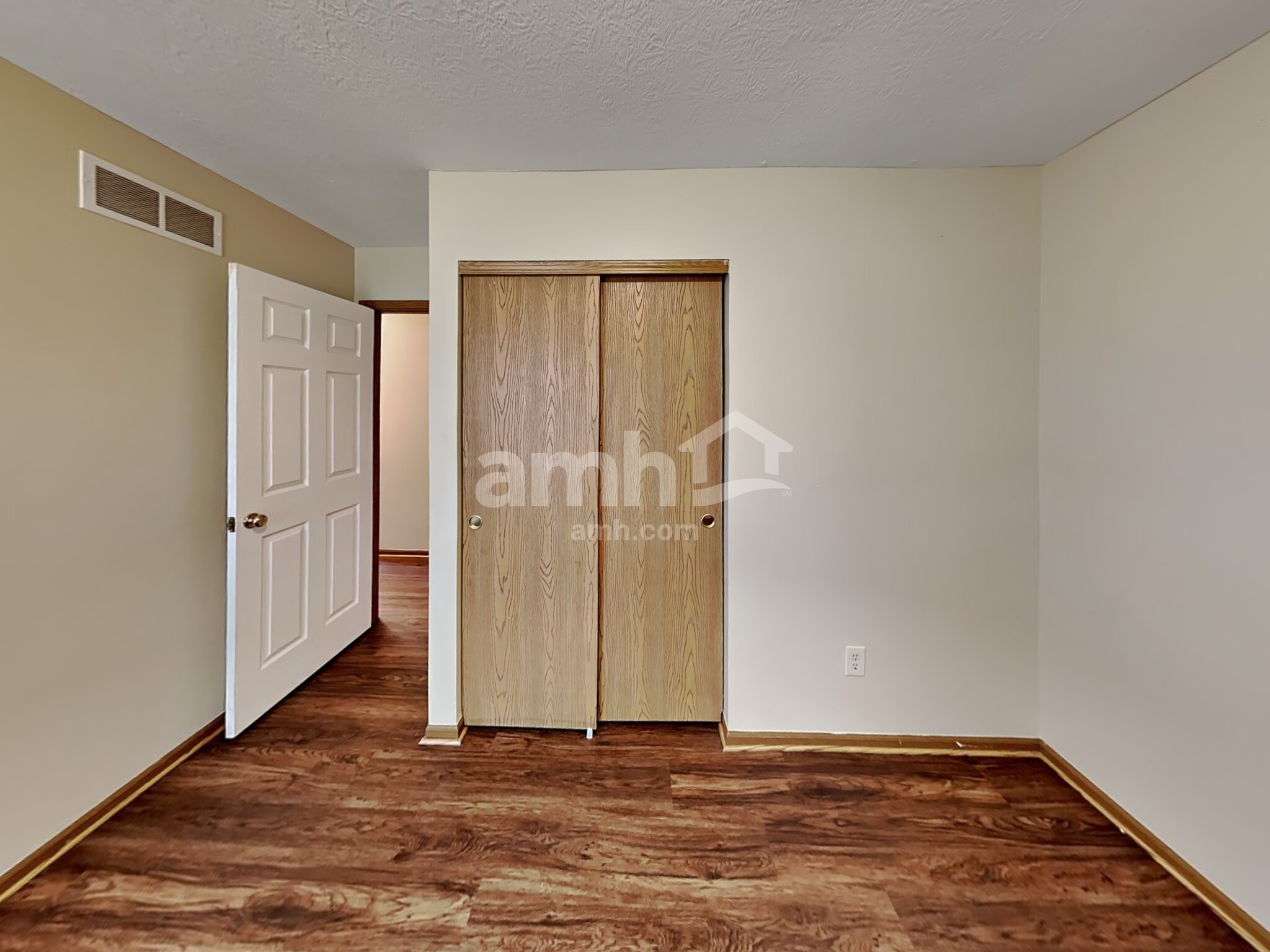 Building Photo - 6948 Kinston Dr