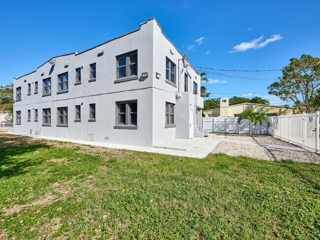Building Photo - 2020 Washington St