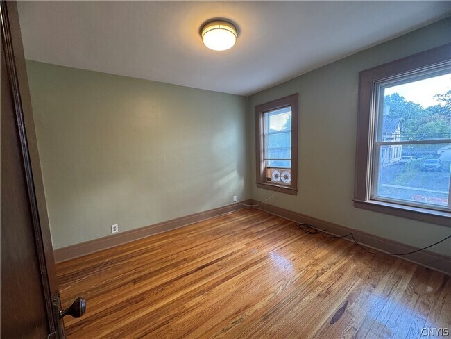 Building Photo - 409 Milton Ave