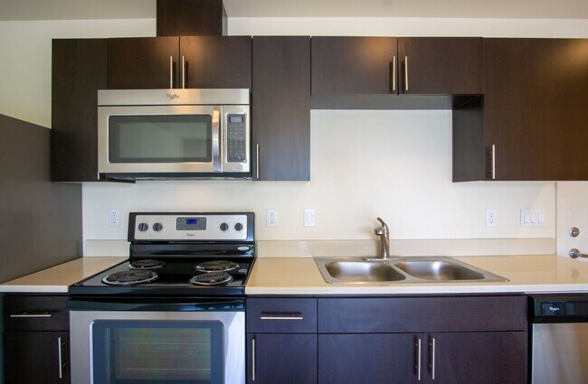 Building Photo - $250 OFF! Top Floor 1 Bdr w/Modern Amenities in SE + Pet Friendly!