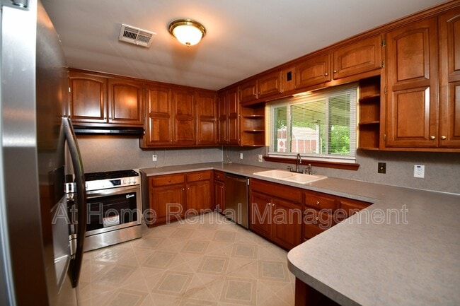 Building Photo - 3707 E 29th St