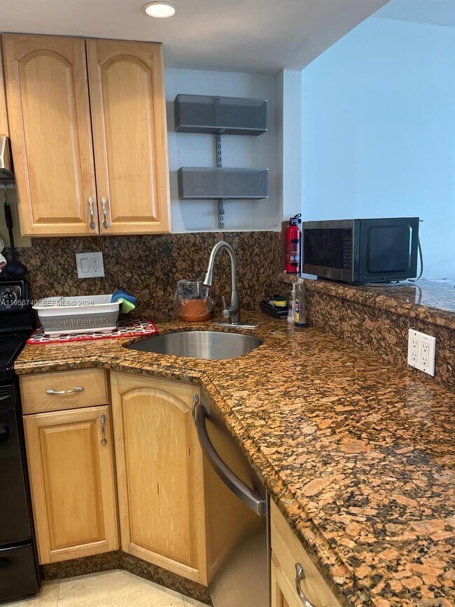 Building Photo - 3180 S Ocean Dr