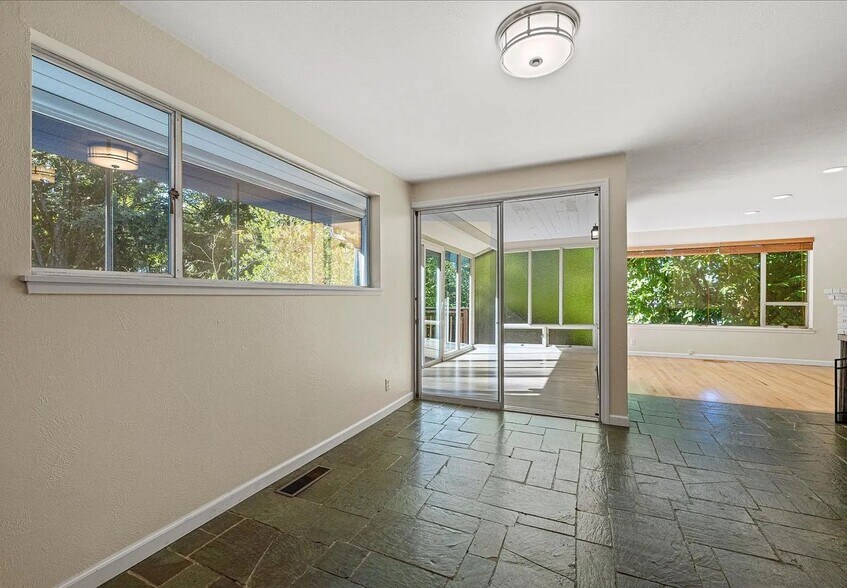 Building Photo - Bellevue Home