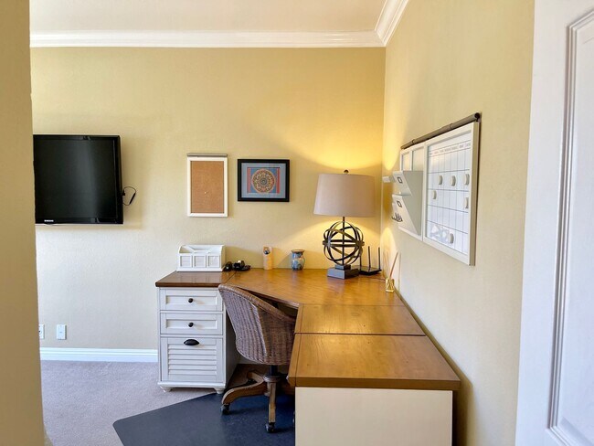 Building Photo - 3 Bedroom + 2 Bathroom Home | Hollywood Beach | Oxnard | Fully Furnished