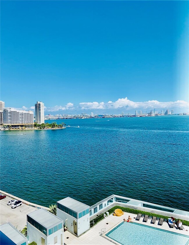 Building Photo - 1331 Brickell Bay Dr