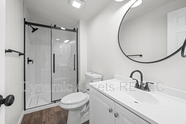 Building Photo - 403 N Walnut St