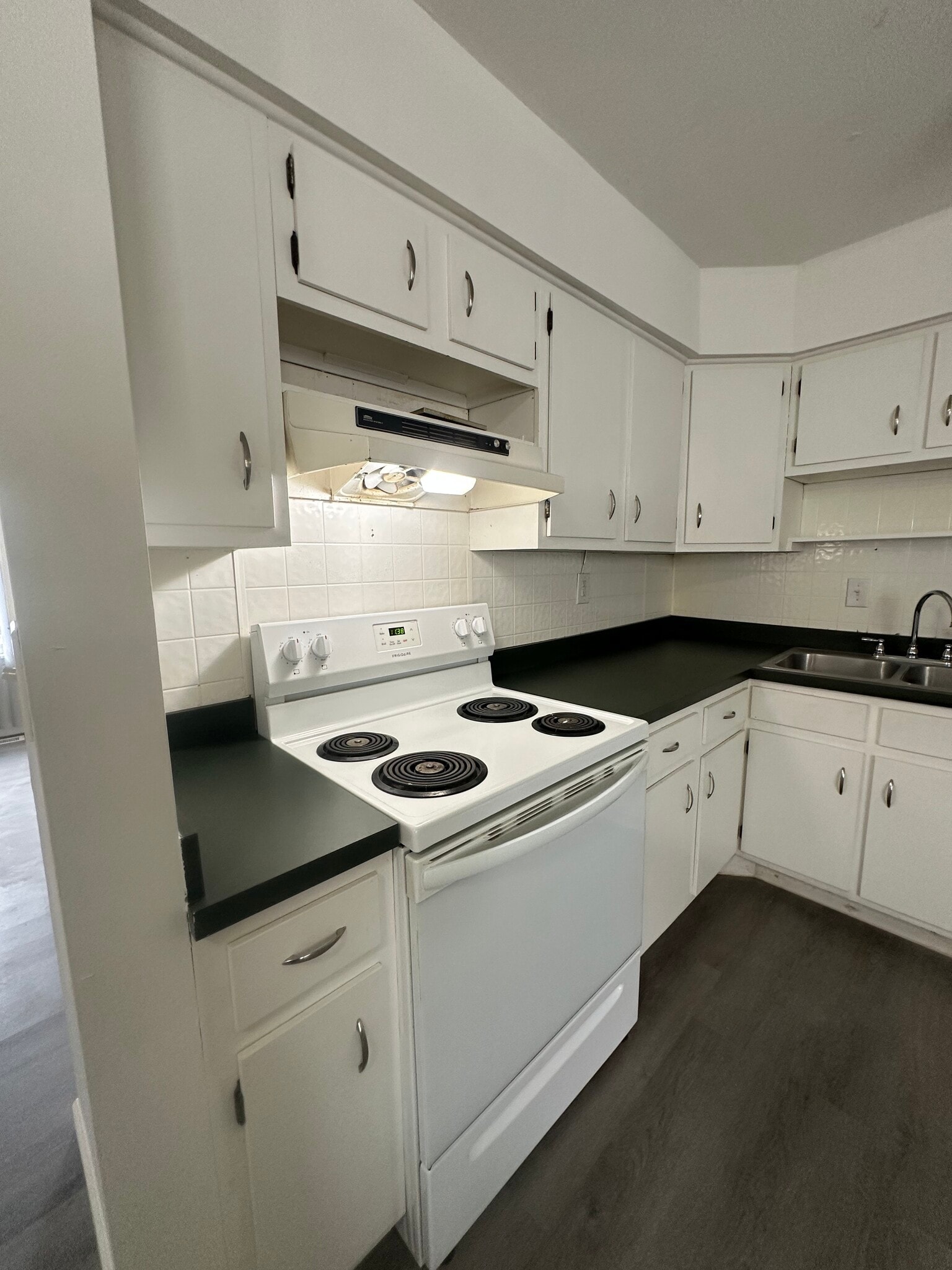 Building Photo - 991 Deerfield Ct