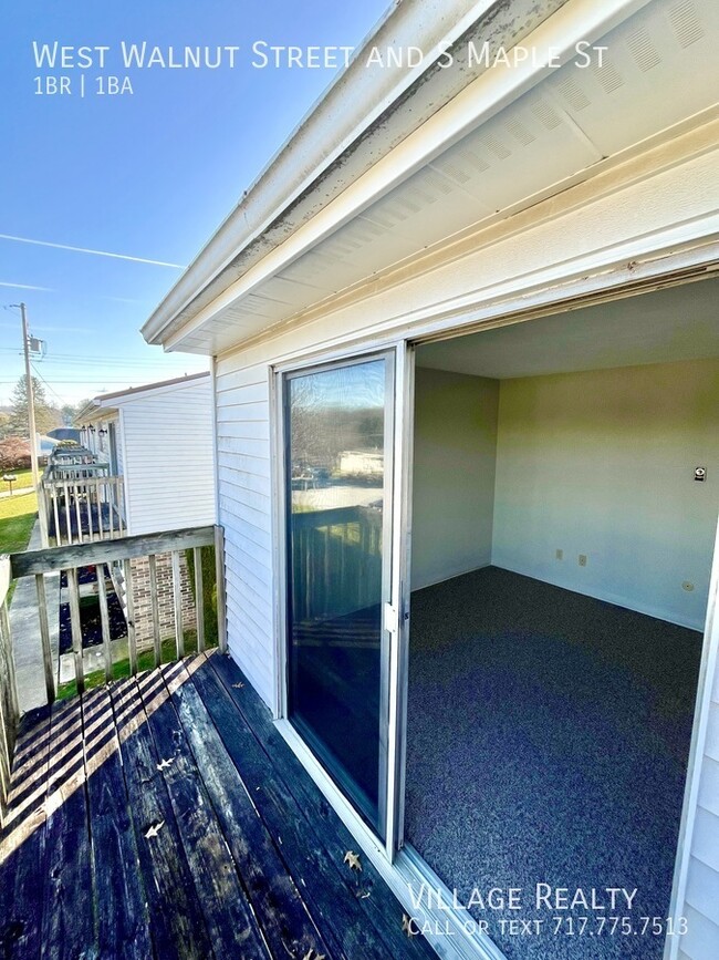 Building Photo - Newly remodeled!  Top floor, few steps! Up...