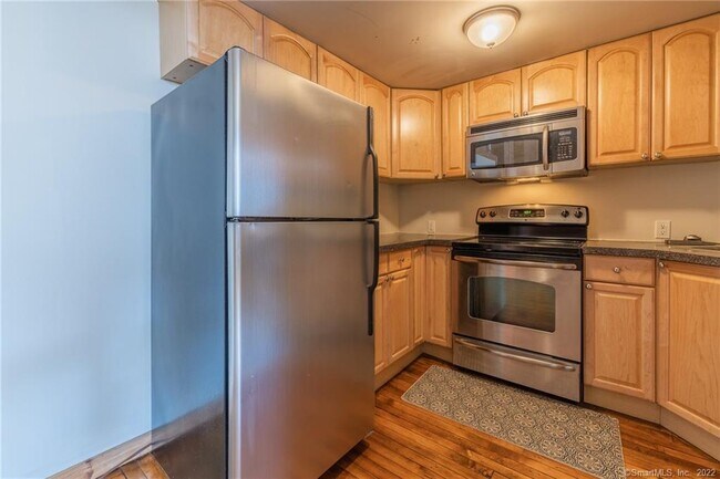 Building Photo - 325 Myrtle Ave