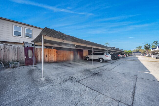 Building Photo - 840 Threadneedle St