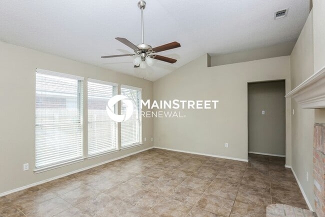 Building Photo - 3 Bedroom Pet-Friendly Home in Fort Worth,...