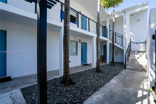 Building Photo - 2412 NE 26th St