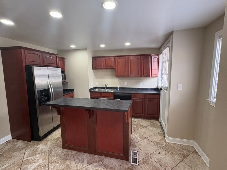Kitchen - 1924 N Talbott St