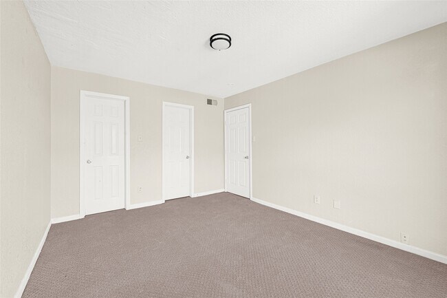 Building Photo - 8100 Creekbend Dr