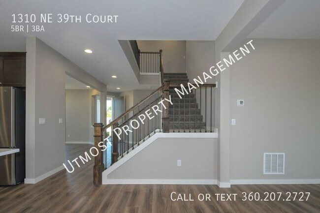 Building Photo - 1310 NE 39th Ct