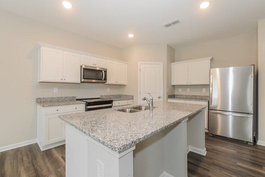Building Photo - 4094 Kendrick Cir
