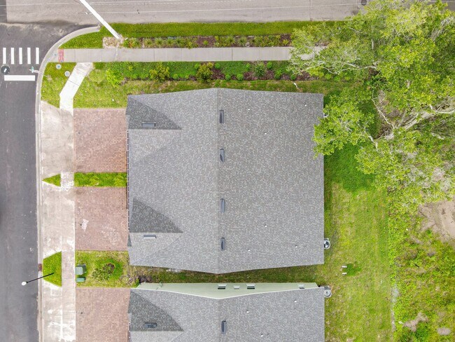 Building Photo - Beautiful 3/2 Energy Efficient 1 Story Att...