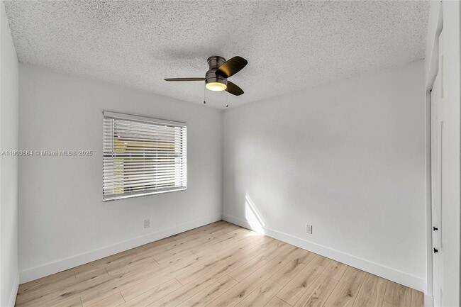 Building Photo - 10035 Winding Lake Rd