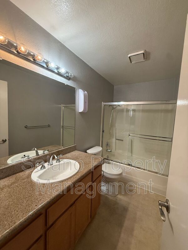 Building Photo - 2915 N Texas St