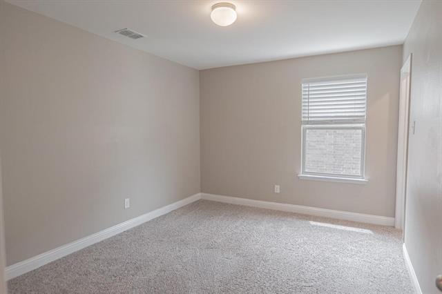 Building Photo - 410 Club House Dr