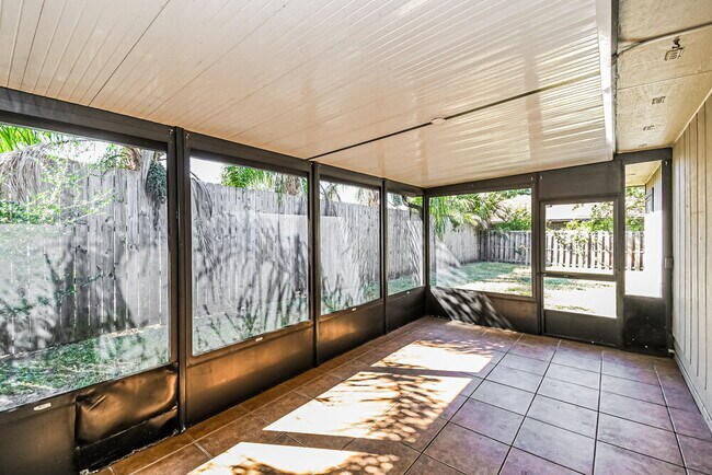 Building Photo - 810 Hardwood St