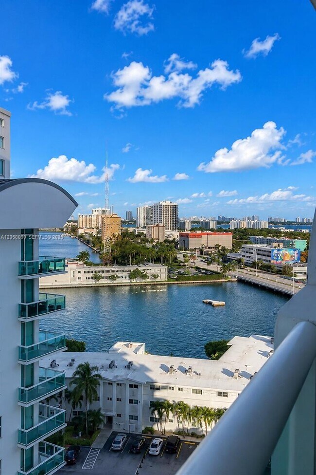 Building Photo - 7900 Harbor Island Dr