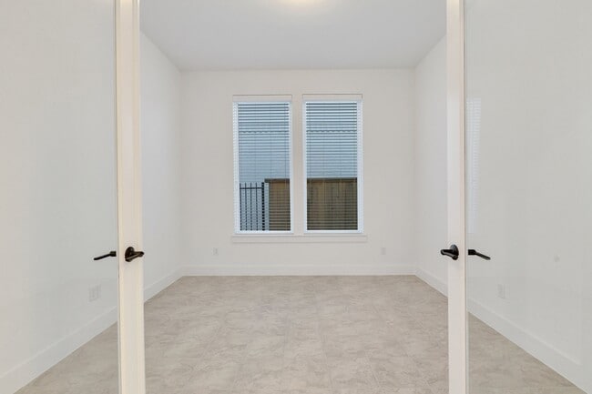 Building Photo - 8127 Fenway Hts Dr
