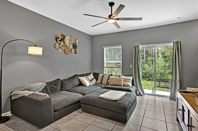 Building Photo - 2 bedroom 2.5 townhome in St. Johns for rent.