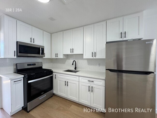 Building Photo - 619 N Kingsley Dr