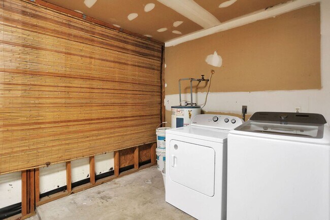 Building Photo - 3 Bed 2 Bath In Richmond Hill