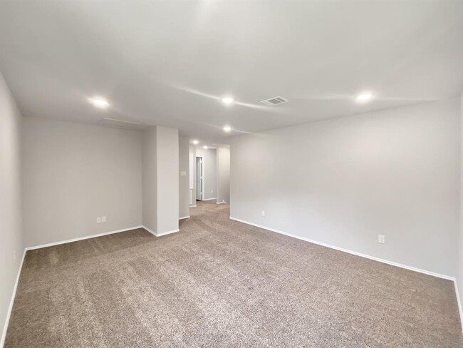 Building Photo - 405 Mohawk Dr