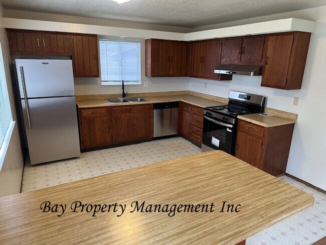 Building Photo - Updated 3-Bedroom Home with Large Backyard – Pets Welcome!