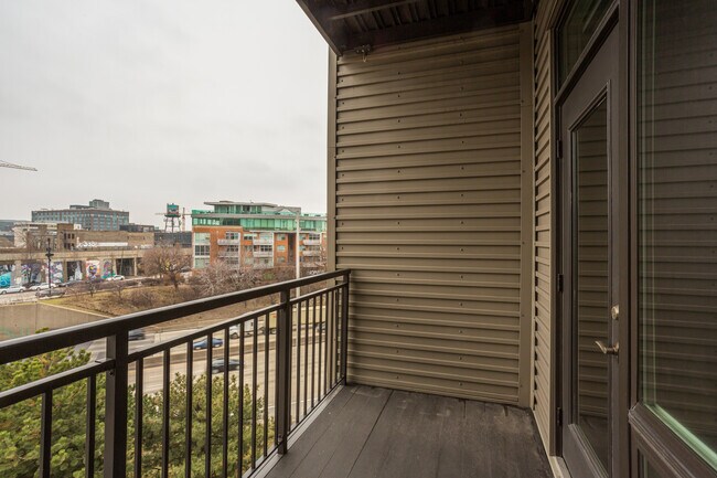 Building Photo - W Grand