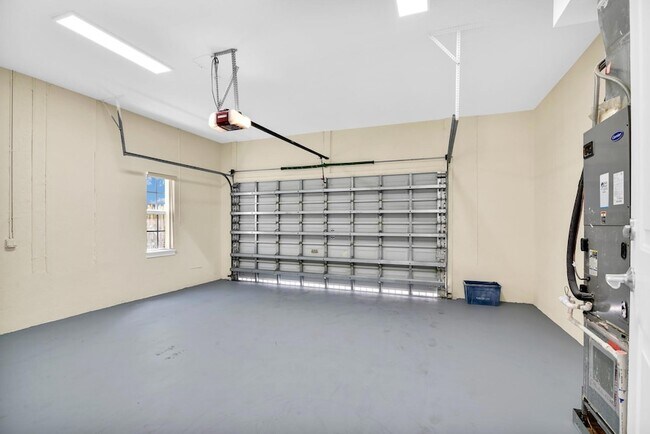 Building Photo - 3440 NE 15th Ave