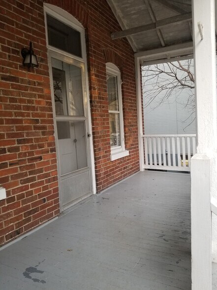 Building Photo - 125 Peyton St